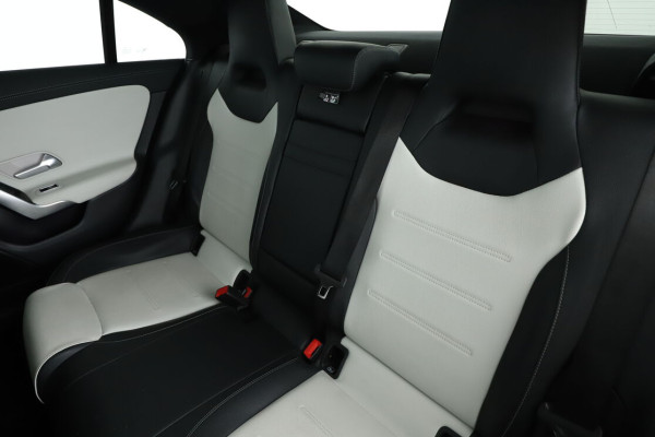 Mercedes-Benz CLA 200 d AMG Line 8G-DCT
