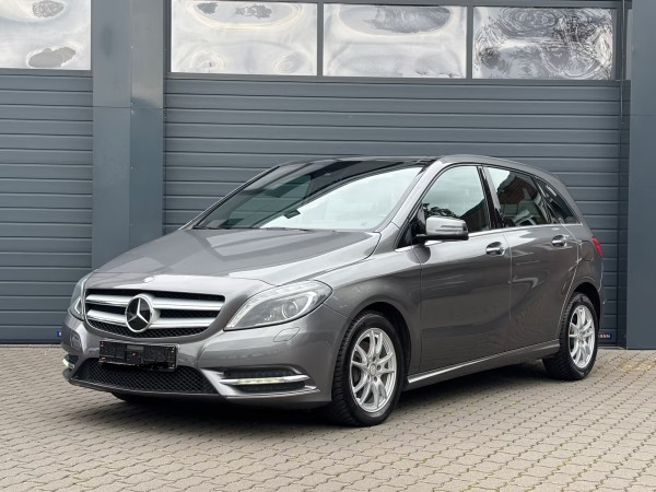 Mercedes-Benz B 180 Xenon Navi PanoD. Teilleder SHZ