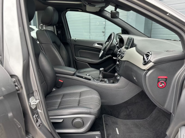 Mercedes-Benz B 180 Xenon Navi PanoD. Teilleder SHZ