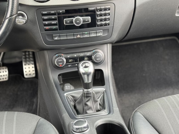 Mercedes-Benz B 180 Xenon Navi PanoD. Teilleder SHZ