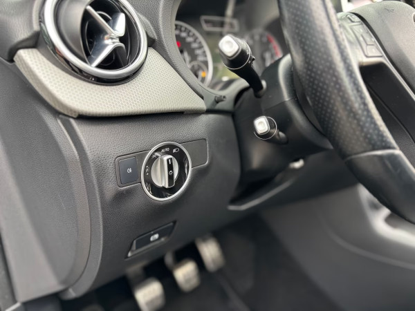 Mercedes-Benz B 180 Xenon Navi PanoD. Teilleder SHZ