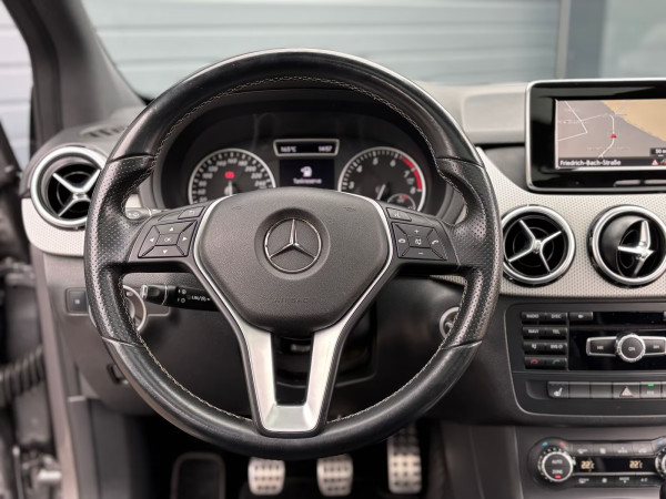 Mercedes-Benz B 180 Xenon Navi PanoD. Teilleder SHZ