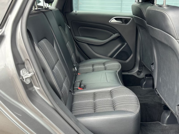 Mercedes-Benz B 180 Xenon Navi PanoD. Teilleder SHZ