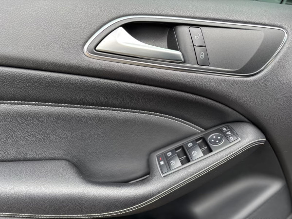 Mercedes-Benz B 180 Xenon Navi PanoD. Teilleder SHZ