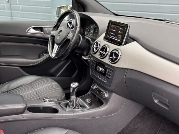 Mercedes-Benz B 180 Xenon Navi PanoD. Teilleder SHZ
