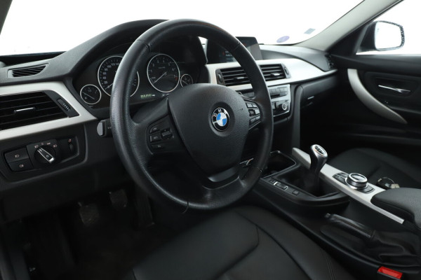 BMW Série 3 318i