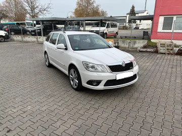 Skoda OctaviaRS Kombi 2.0 TDI DSG | Xenon | Navi | AHK | PDC