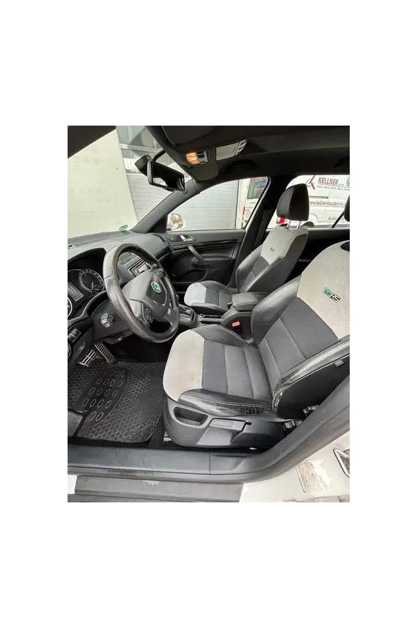 Skoda OctaviaRS Kombi 2.0 TDI DSG | Xenon | Navi | AHK | PDC