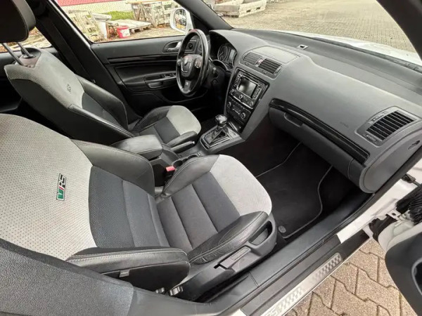 Skoda OctaviaRS Kombi 2.0 TDI DSG | Xenon | Navi | AHK | PDC