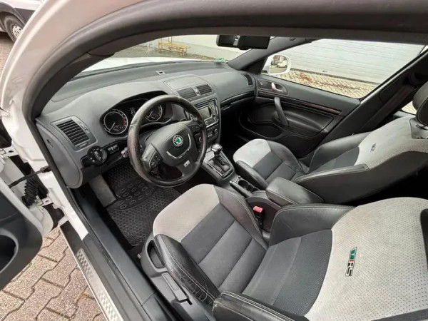 Skoda OctaviaRS Kombi 2.0 TDI DSG | Xenon | Navi | AHK | PDC